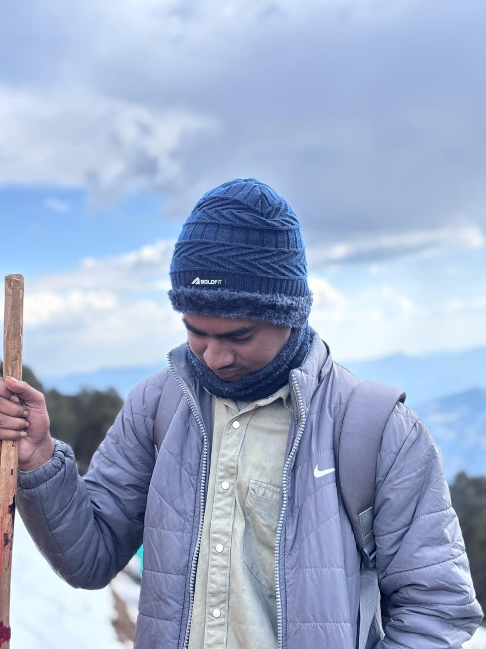 Snow-dusted trail overlooking Manali valley